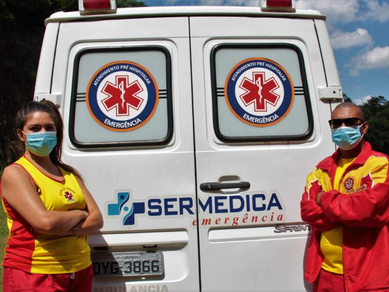 Profissionais e Ambulância Sermedica